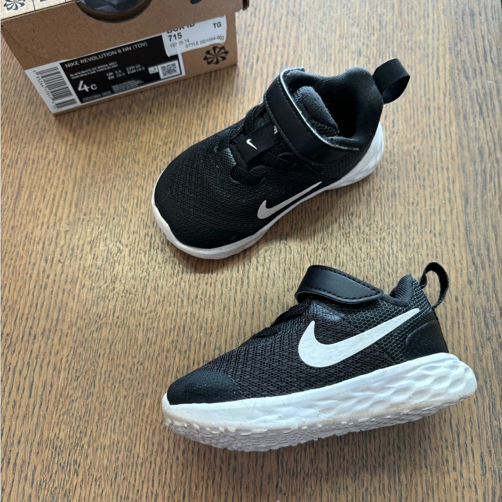 NIKE REVOLUTION 6 NN (TDV) SIZE 4c